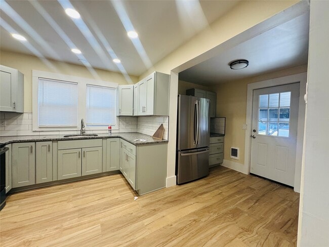 Photo - 202 Cleveland Ave