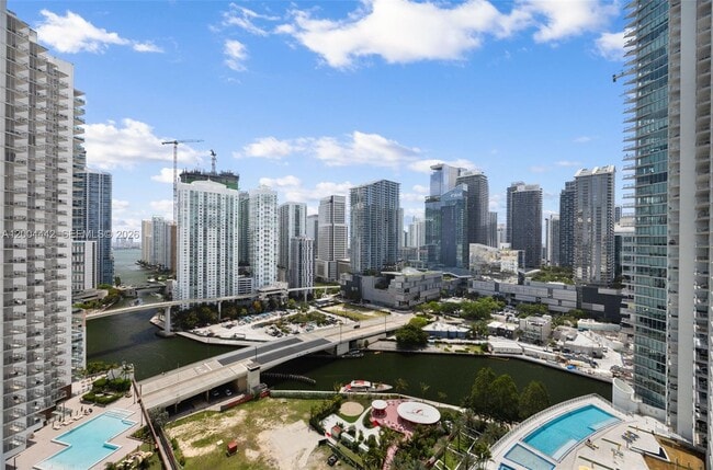 Building Photo - 90 SW 3rd St Unit 2602