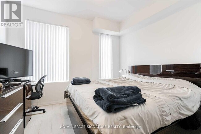 Photo - 1010 Portage Pkwy