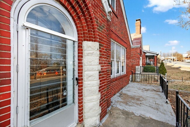 Photo - 3155 Hampton Ave