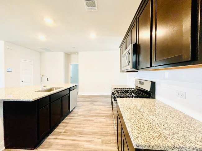 Photo - 18021 Umberto Dr