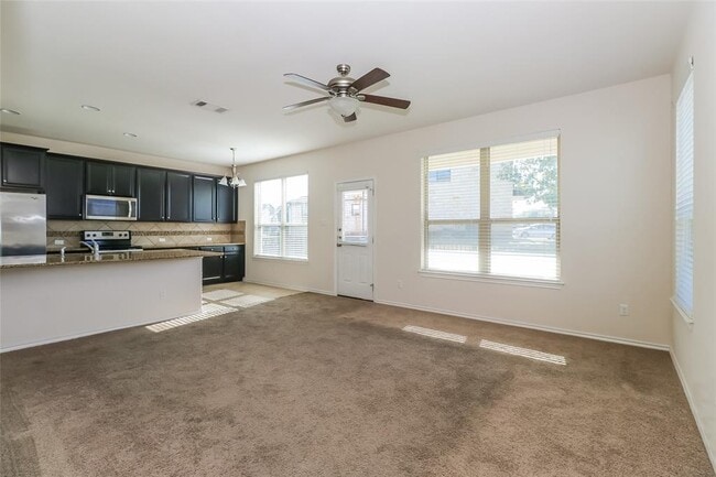 Photo - 2105 Town Centre Dr