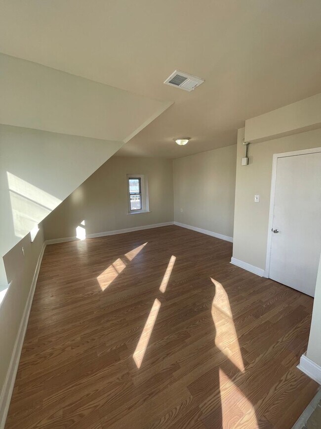 Photo - UPDATED 1 BED 1 BATH 2ND FLOOR APARTMENT Unit 9413 BUSTLETON AVE B