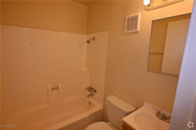 Building Photo - 3021 E Carey Ave Unit 1 Rental
