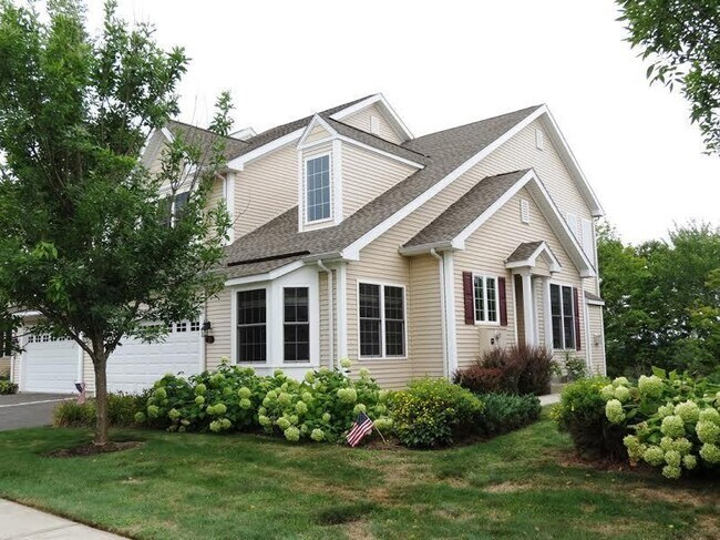 Newington Ridge Toll Brothers Luxury Townh... - Newington Ridge Toll Brothers Luxury Townh... House