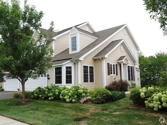 Building Photo - Newington Ridge Toll Brothers Luxury Townh... Rental