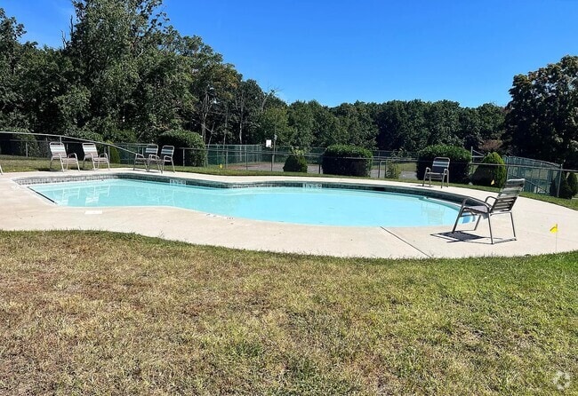 Building Photo - 11 Whispering Oaks Way Rental
