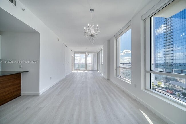 Photo - 601 NE 27th St