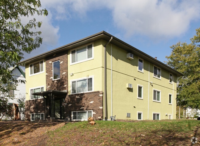 Building Photo - 620 23rd Ave N