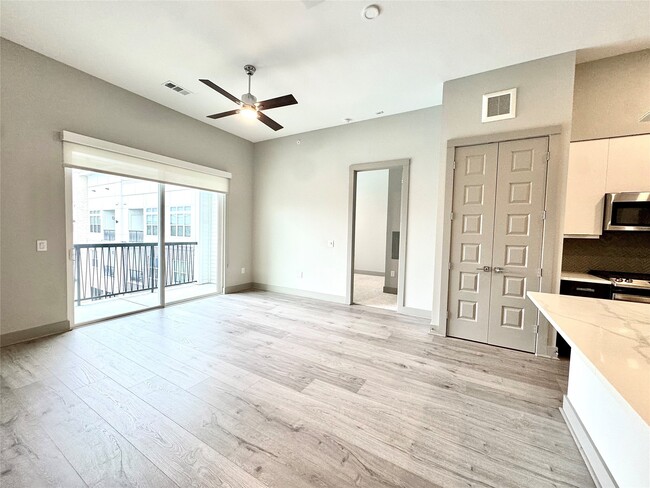 Building Photo - 401 W 25th St Unit 1134 Rental