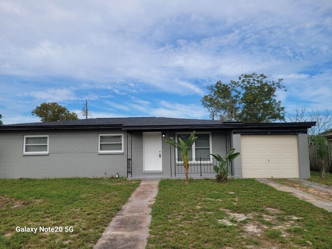 Building Photo - FOR RENT!!! SIMPLY STUNNING  3 BEDROOM 2 B... Rental