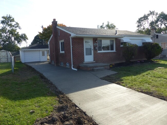 Building Photo - 7571 Pardee Rd