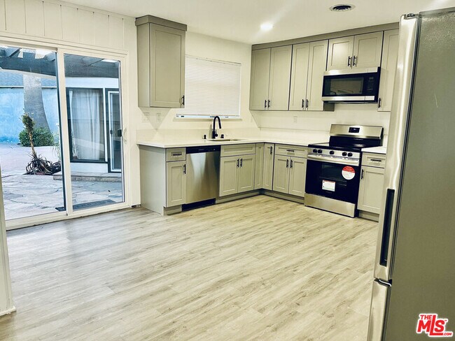 Photo - 4675 Laurelgrove Ave