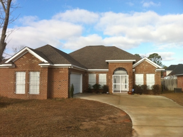 Building Photo - 4/2 Brick Home off Dawes Road