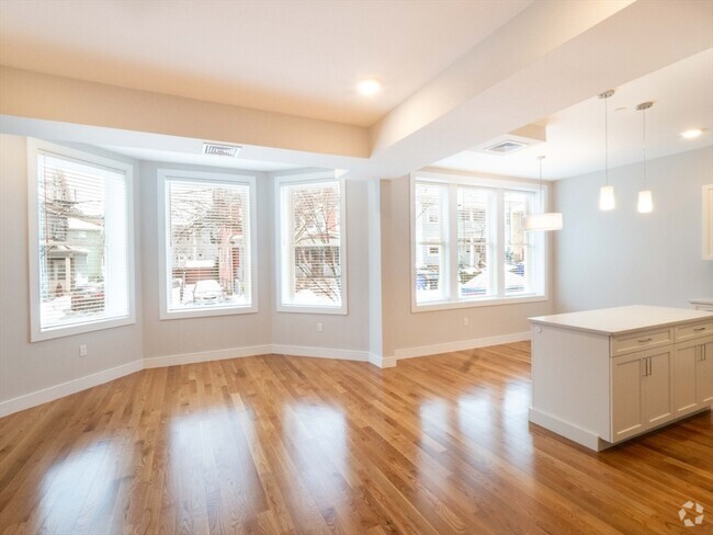 Building Photo - 142 Coolidge St Unit 2 Rental