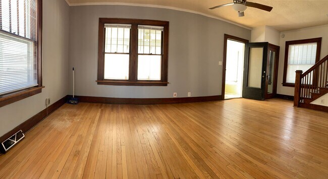 Photo - 110 W Columbia Ave Unidad #1