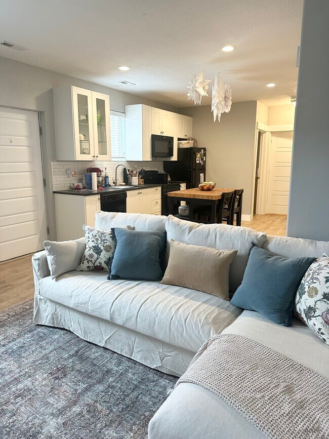 Photo - 9948 N Elkhorn Rd Unit Basement Apartment