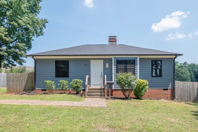 Building Photo - 2520 Brentwood Pl