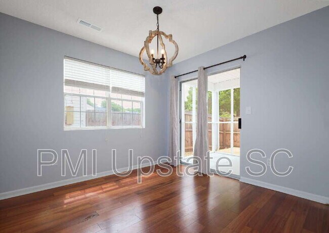 Photo - 12 Hayfield Ln
