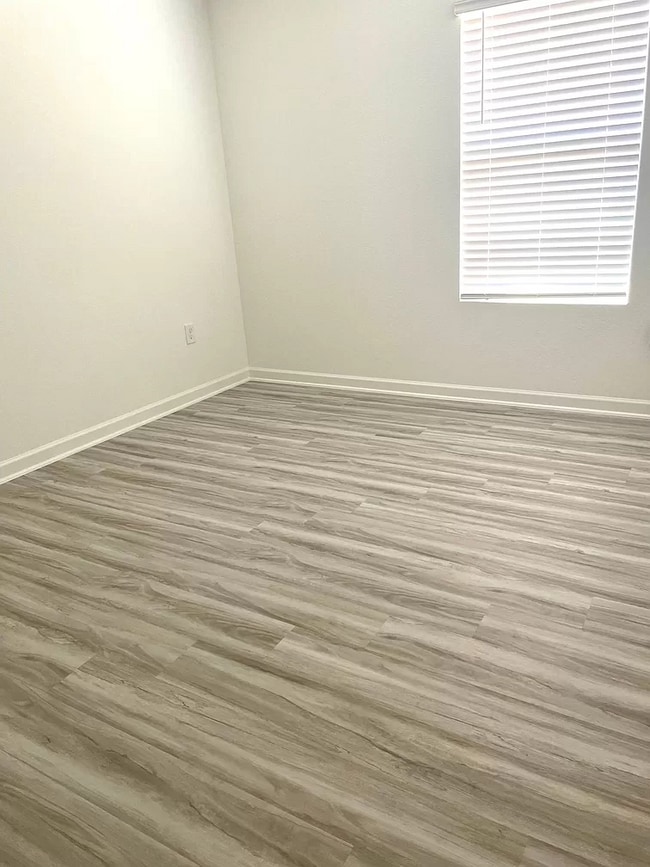 Photo - 395 Preston Wy