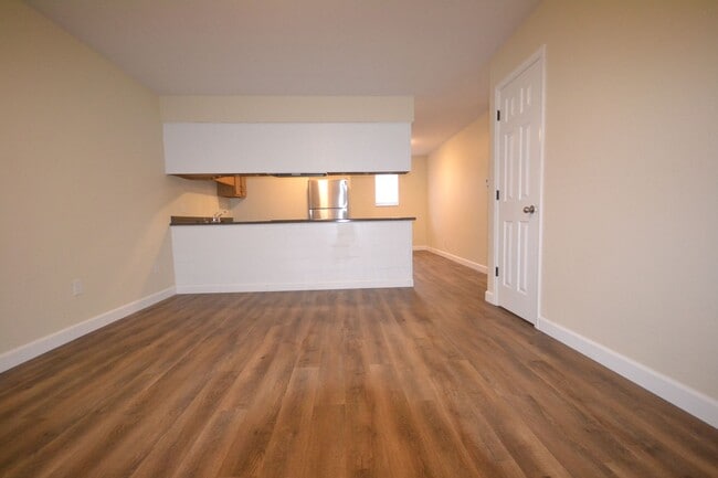 Building Photo - Bearcat Apartment Unit 6