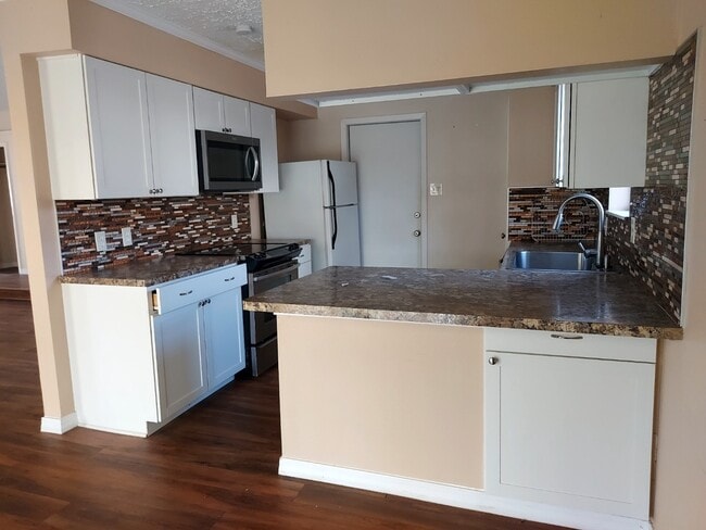 Photo - 1924 Myrna Ln