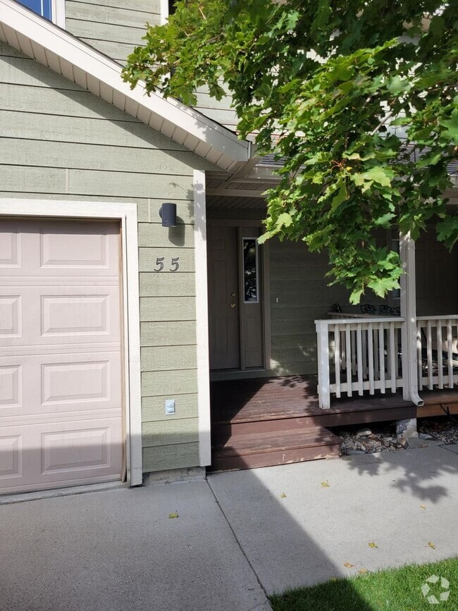 Building Photo - 3 Bedroom, 2.5 Bathroom Townhouse; Short D...