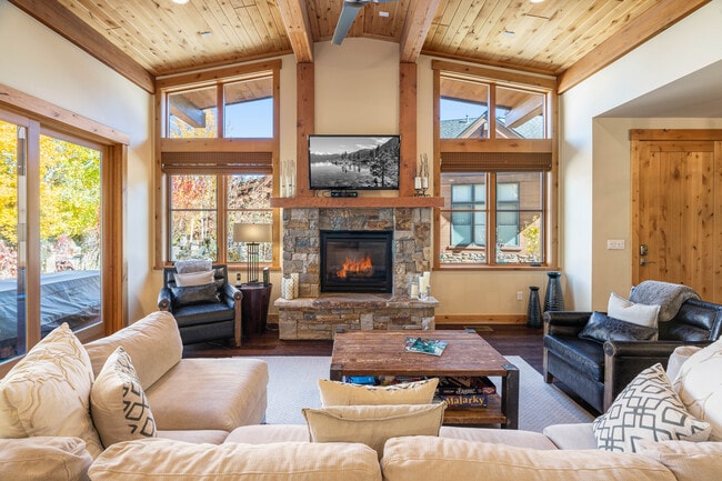 Building Photo - 10116 Sagebrush Ct