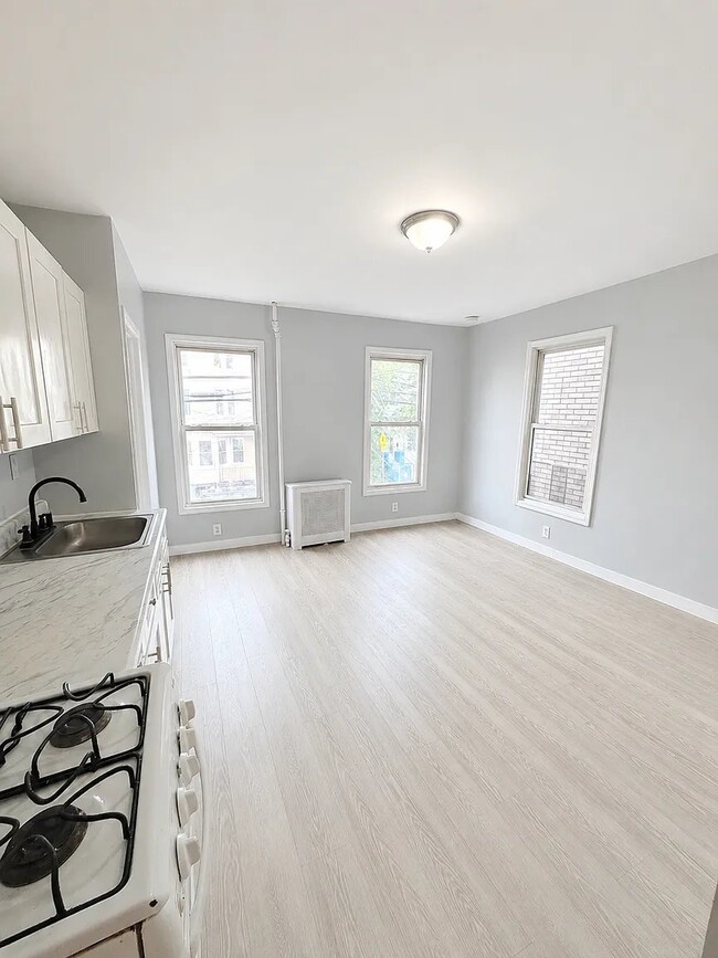 Photo - 198 Parker St Unidad 2