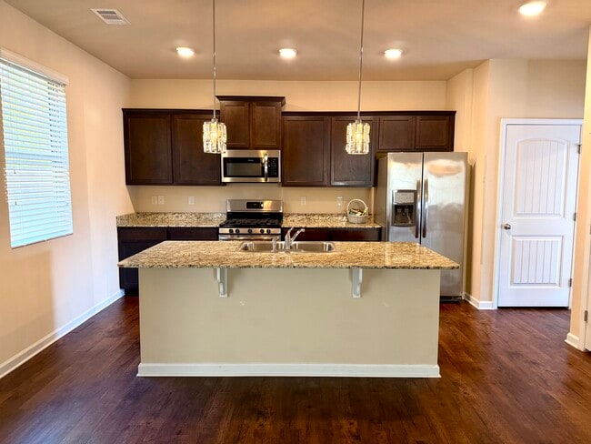 Photo - 8 Thimbleberry Dr