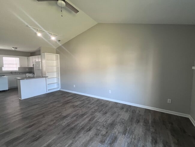 Photo - 3220 Chris St