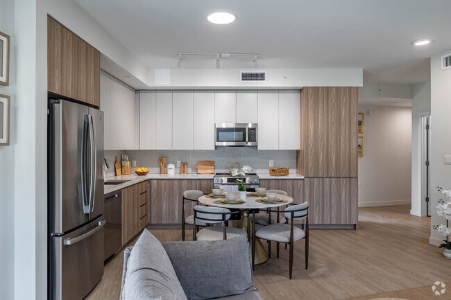 2 BR 2 BA - 1,069SF