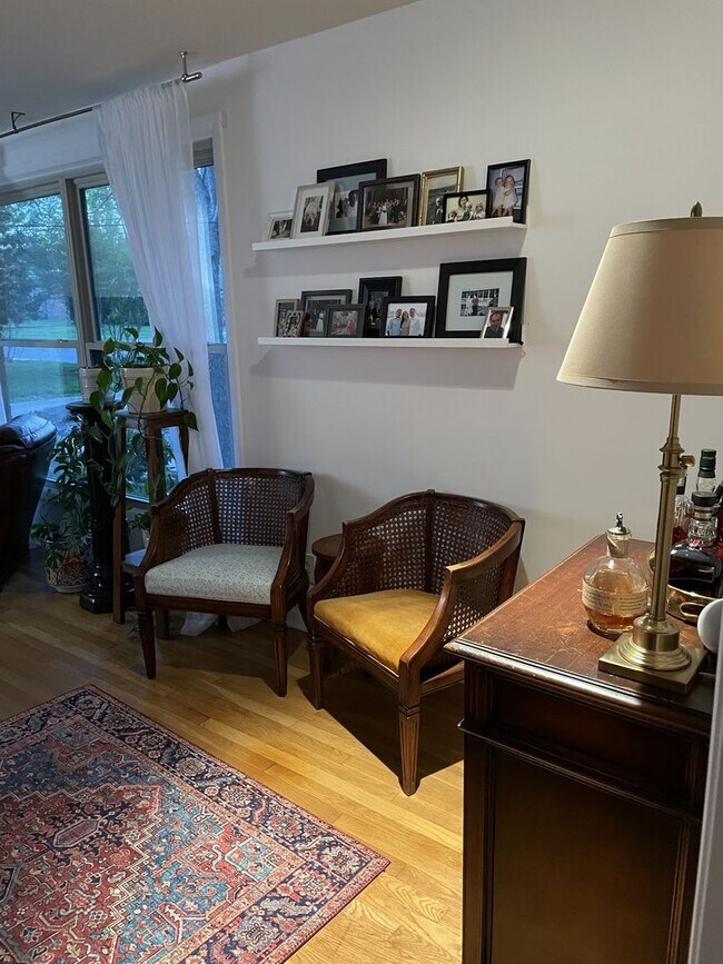 Photo - This gem is situated and Lovely 3BE/2BA on a quiet street in Warner Park