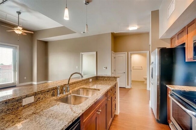 928 Travis Ave Unit 204