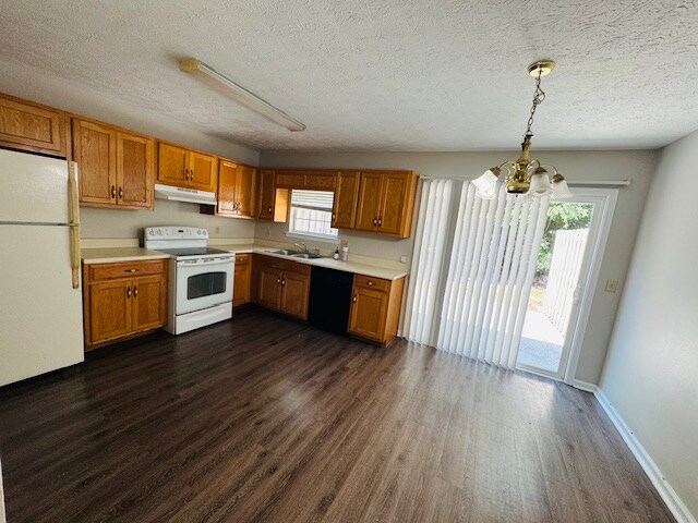 Photo - 326 Leafmore Rd SW