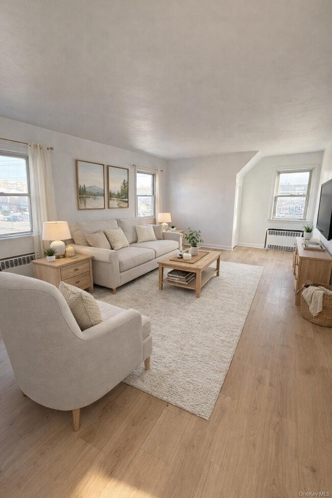 Photo - 165-25 Union Tpke