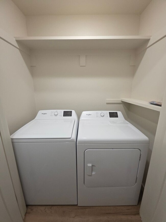 Photo - 709 W 12th St Unit B