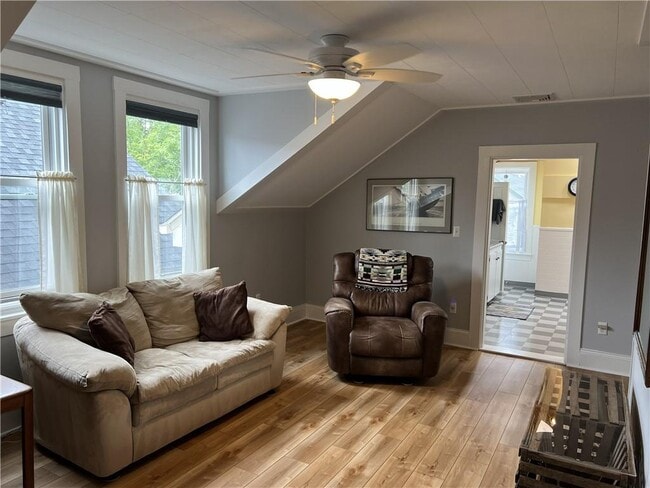 Building Photo - 13 Newport Ave Unit 3