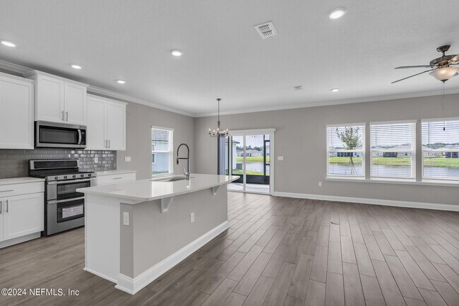 Photo - 660 Narvarez Ave