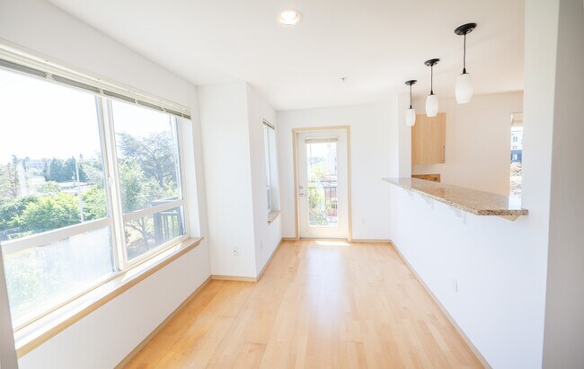 Photo - 424 N 85th St