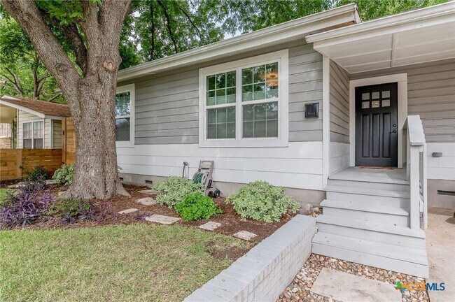 Photo - 2404 Oak Crest Ave