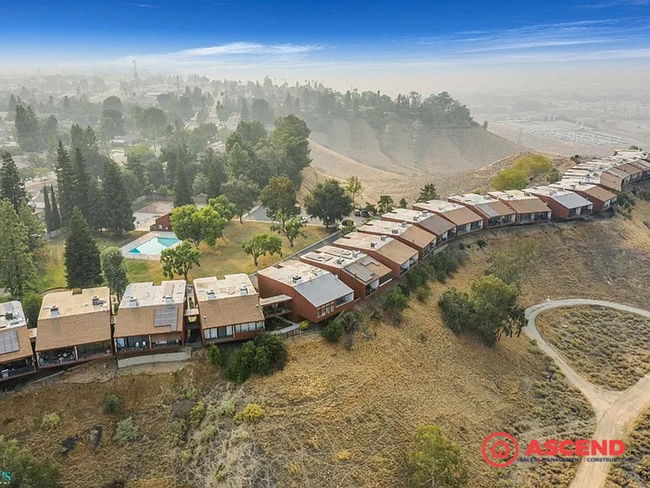 Building Photo - 4200 Boise St Unit Top