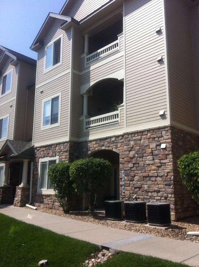 GREAT 2 Bed/2 Bath Condo with a Detached G... - GREAT 2 Bed/2 Bath Condo with a Detached G... Unit 204