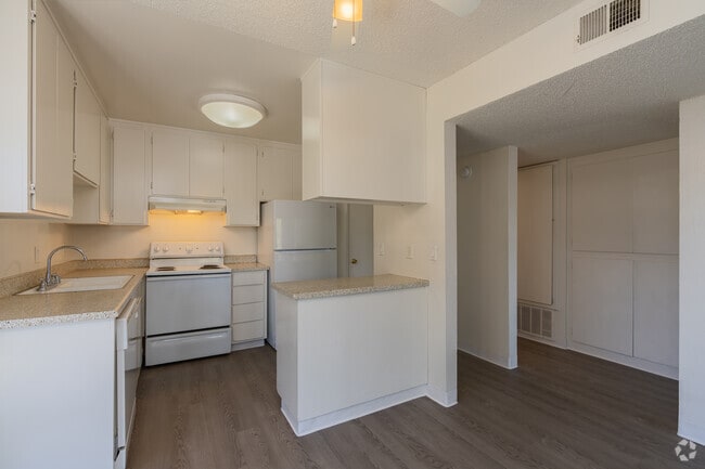1BR, 1BA - 620SF - Kitchen - Eastgate Terrace Apartments