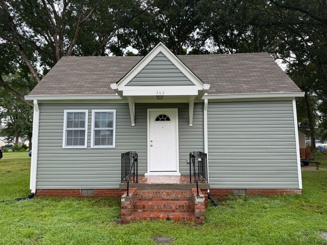 Building Photo - 705 Canal Dr