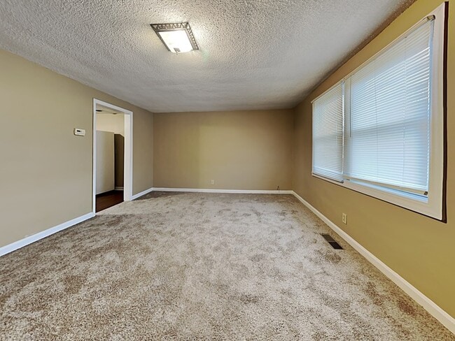 Photo - 812 W Smith Valley Rd