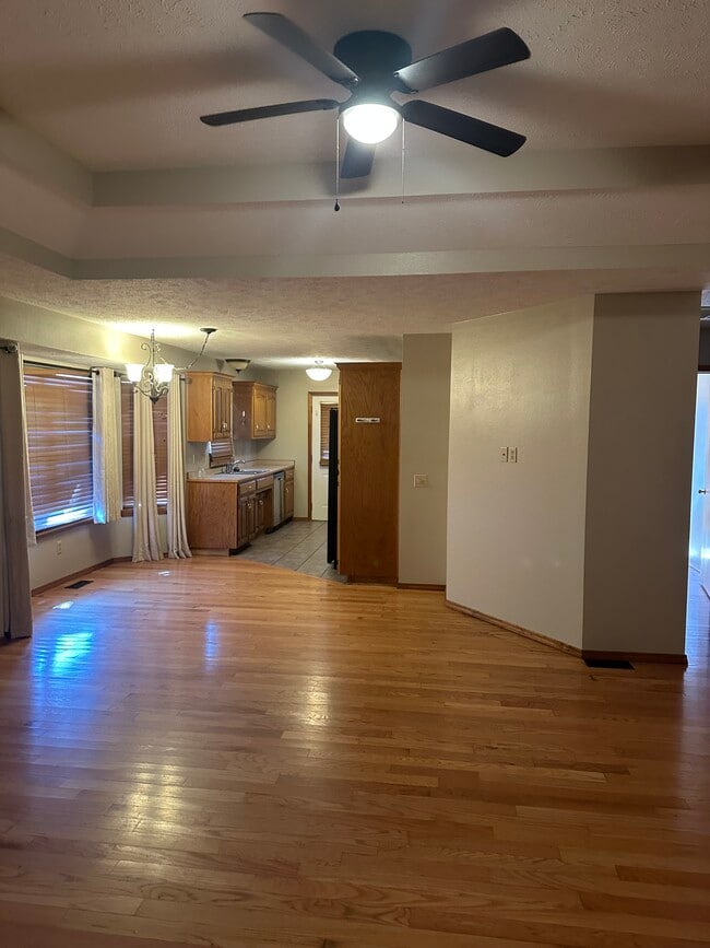 Photo - 1256 W Bluegrass Rd