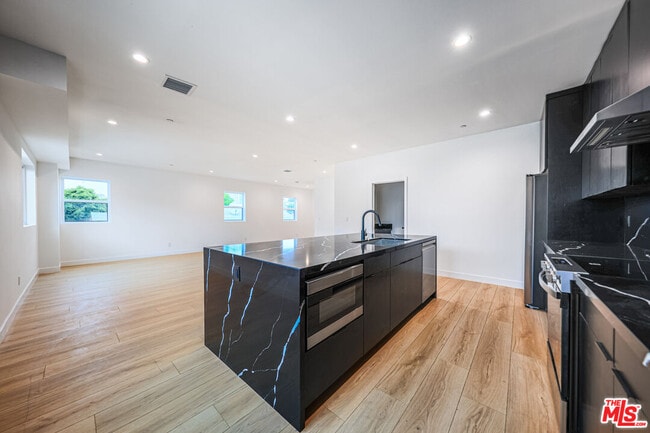 Photo - 1525 S Carmelina Ave Unidad 1525