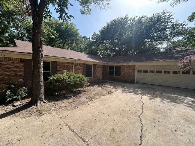 Building Photo - 2820 Yorkshire St