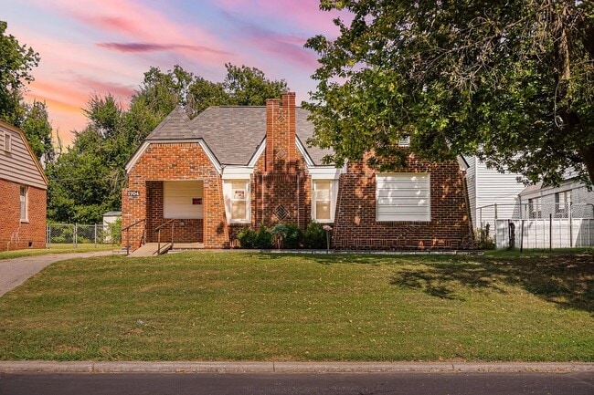 Building Photo - 1704 Cairo Ave